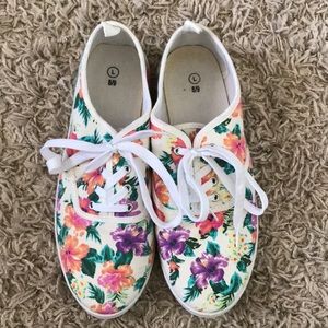 Floral Women’s Sneakers Size 8/9